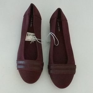 WEAREVER BURGUNDY SHOES FLATS NEW